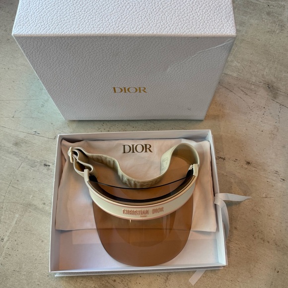 ALMOST NEW DiorClub V1U visor in Pink / Beige - Picture 3 of 8